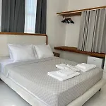 B House Otel *