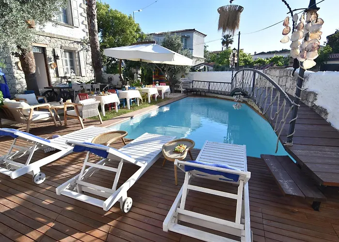 B House Hotel *
