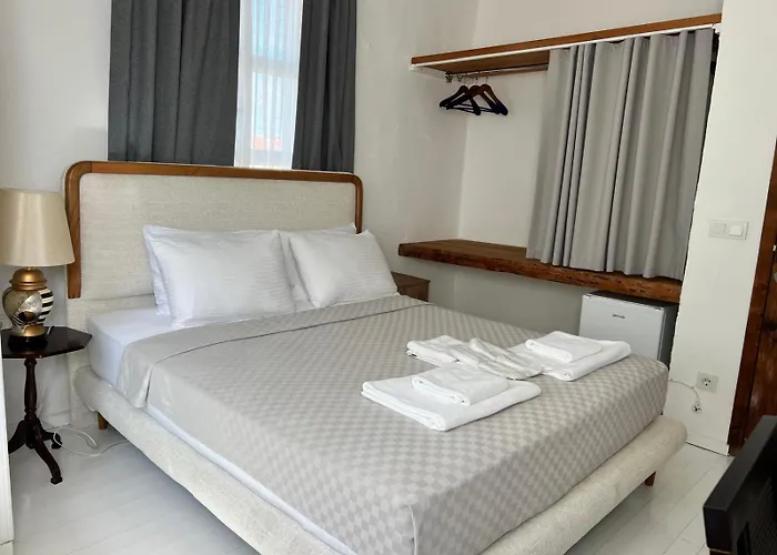 B House Hotel *