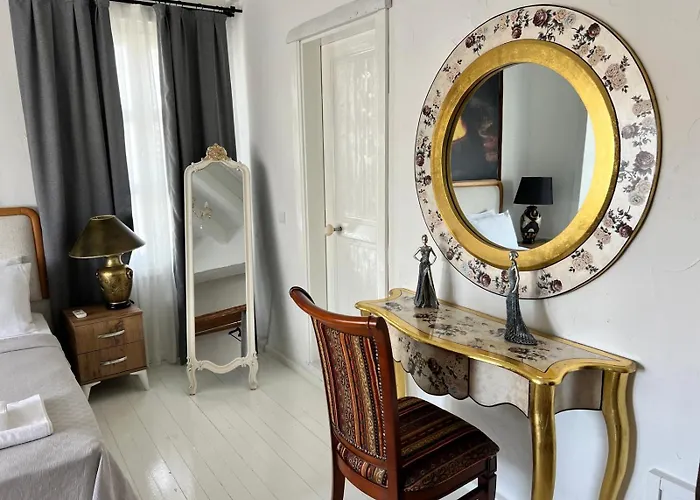 Hotel B House